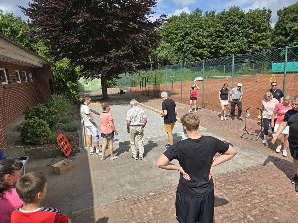 Vereinsfest — Boule und Tennis